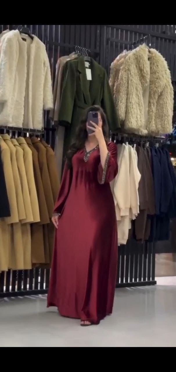 جلابية استقبال قطيفة خفيف نبيتي بتطريز دقات كريستال