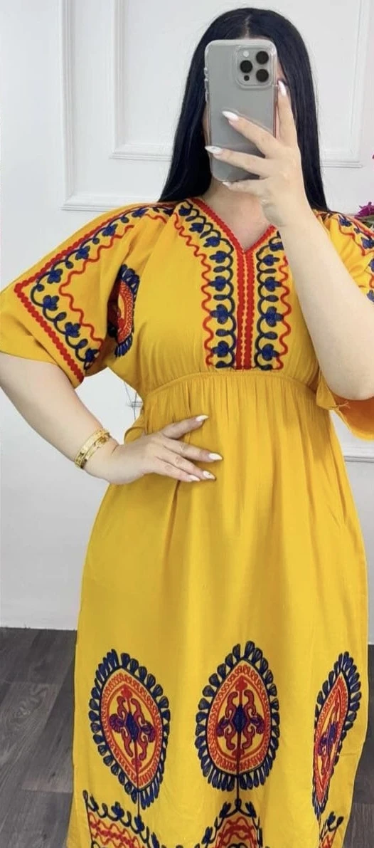 (جلابية صيفيه نصف كم بتطريز على الصدر والامام ( كولوش