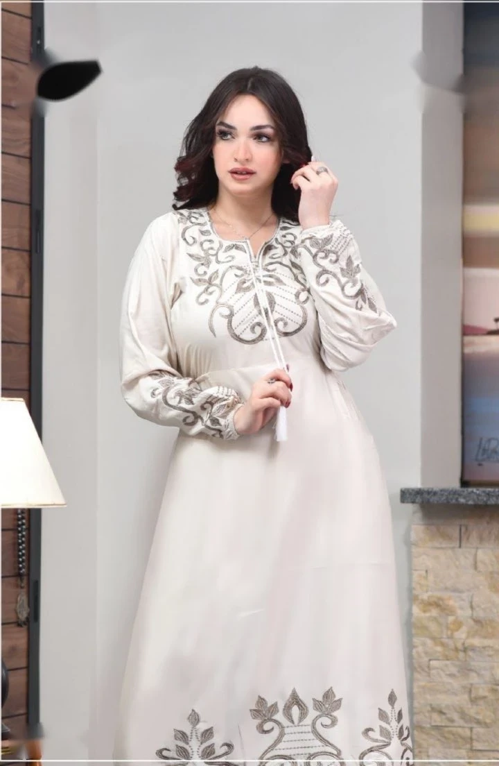 جلابية بيج كم طويل مطرزه