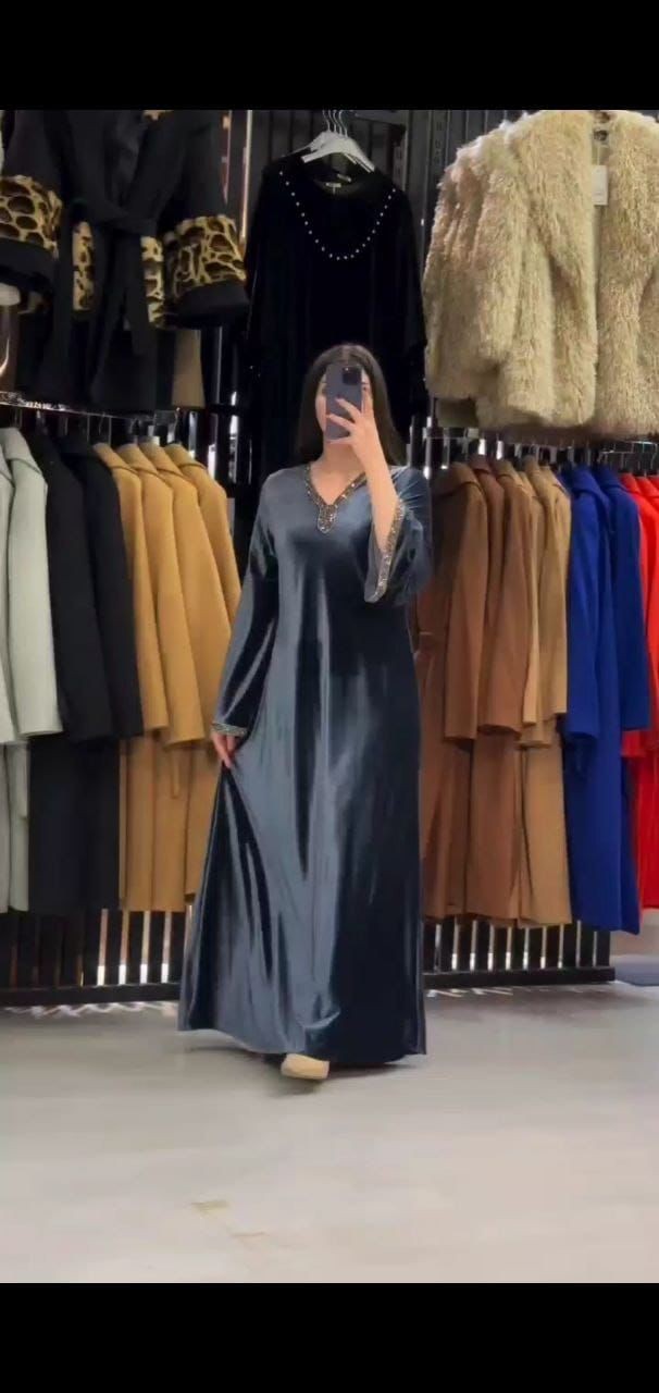 جلابية استقبال قطيفة خفيف رصاصي بتطريز دقات كريستال